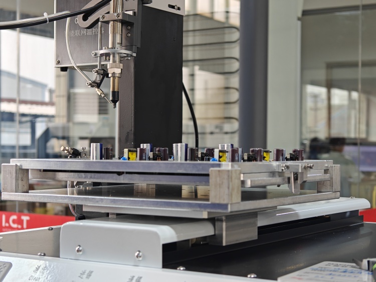 Test pr&oacute;bki robota lutowniczego ICT 02