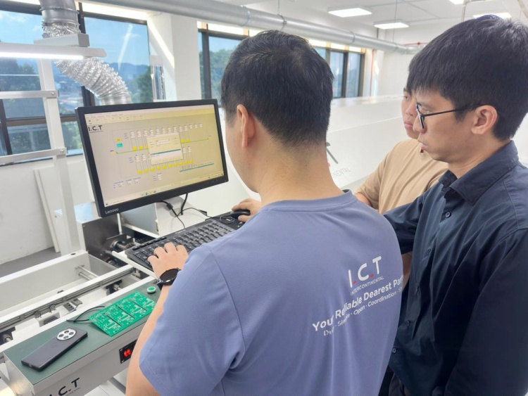 Instalacja na miejscu i wsparcie w zakresie szkolenia inżynier&oacute;w