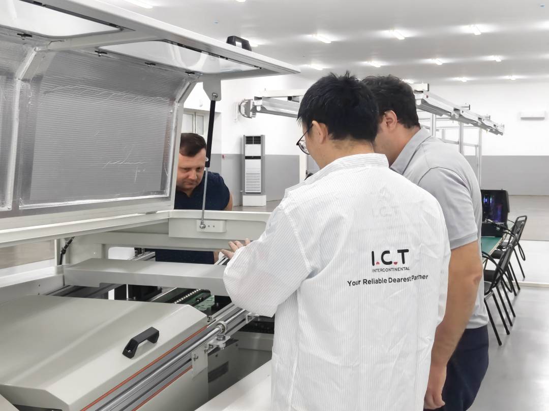 Zesp&oacute;ł inżynier&oacute;w ICT zapewnia pełne wsparcie techniczne dla klient&oacute;w na całym świecie.jpg